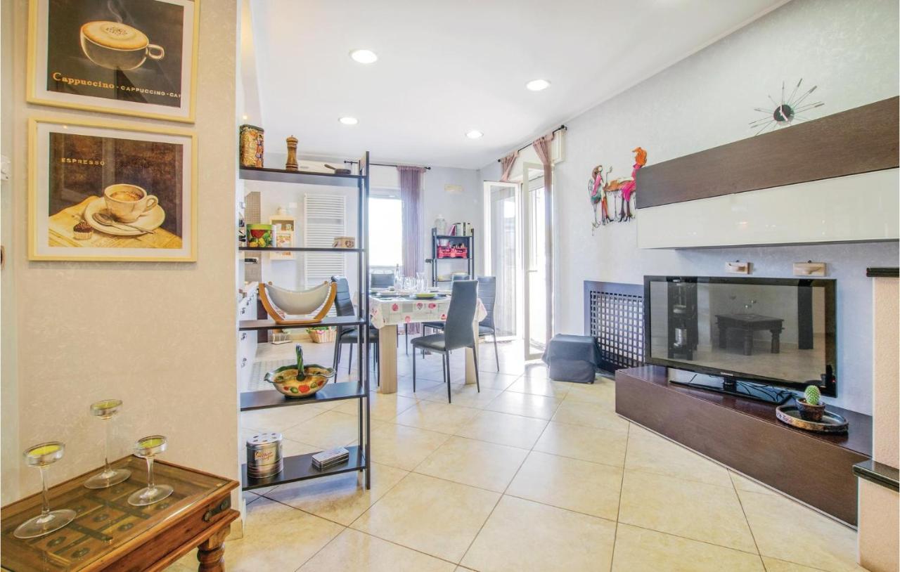 Awesome Apartment In Bari With Wifi ภายนอก รูปภาพ